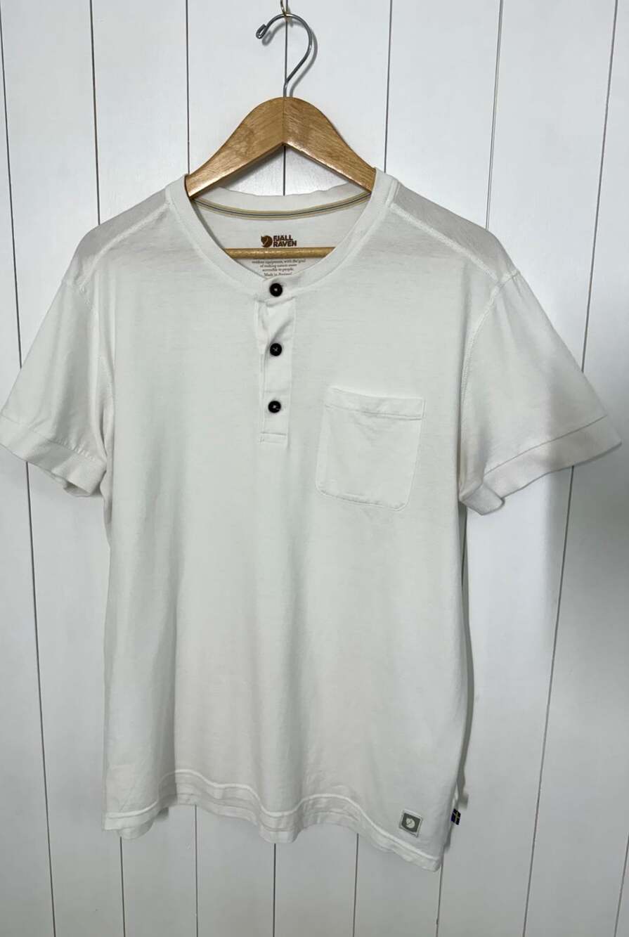 Fjallraven Greenland Henley Size XL White Pocket Shirt